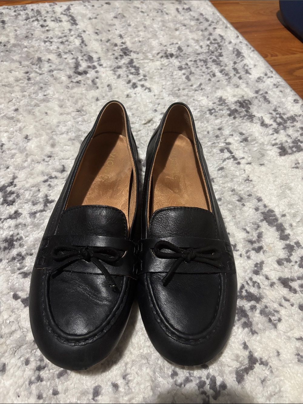 Vionic Black Leather Women's Loafers with Bow Trim